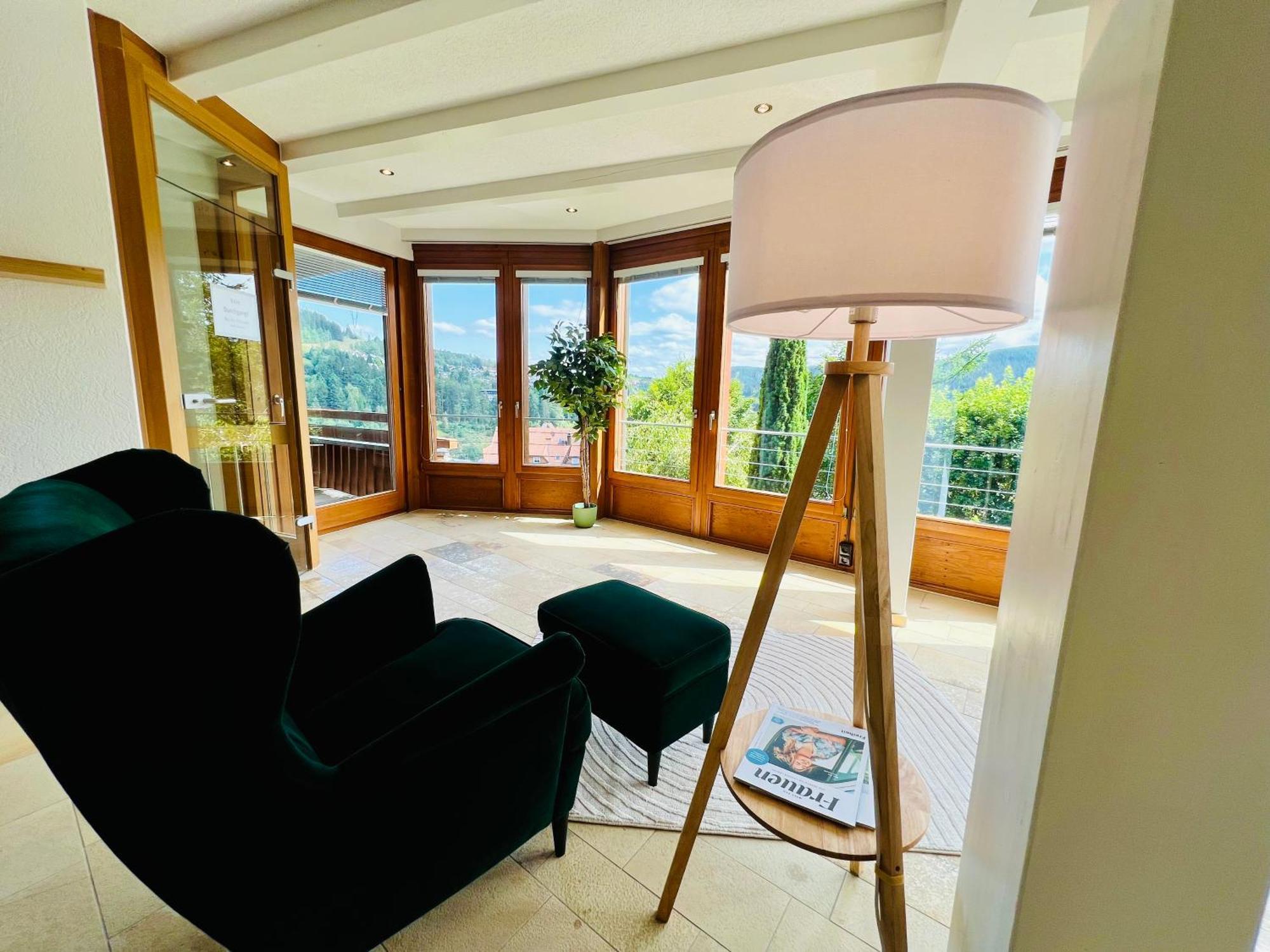 Apartamento Panoramablick Mit Privatparkplatz, 2 Balkone Und 1,5 Baeder Titisee-Neustadt Exterior foto