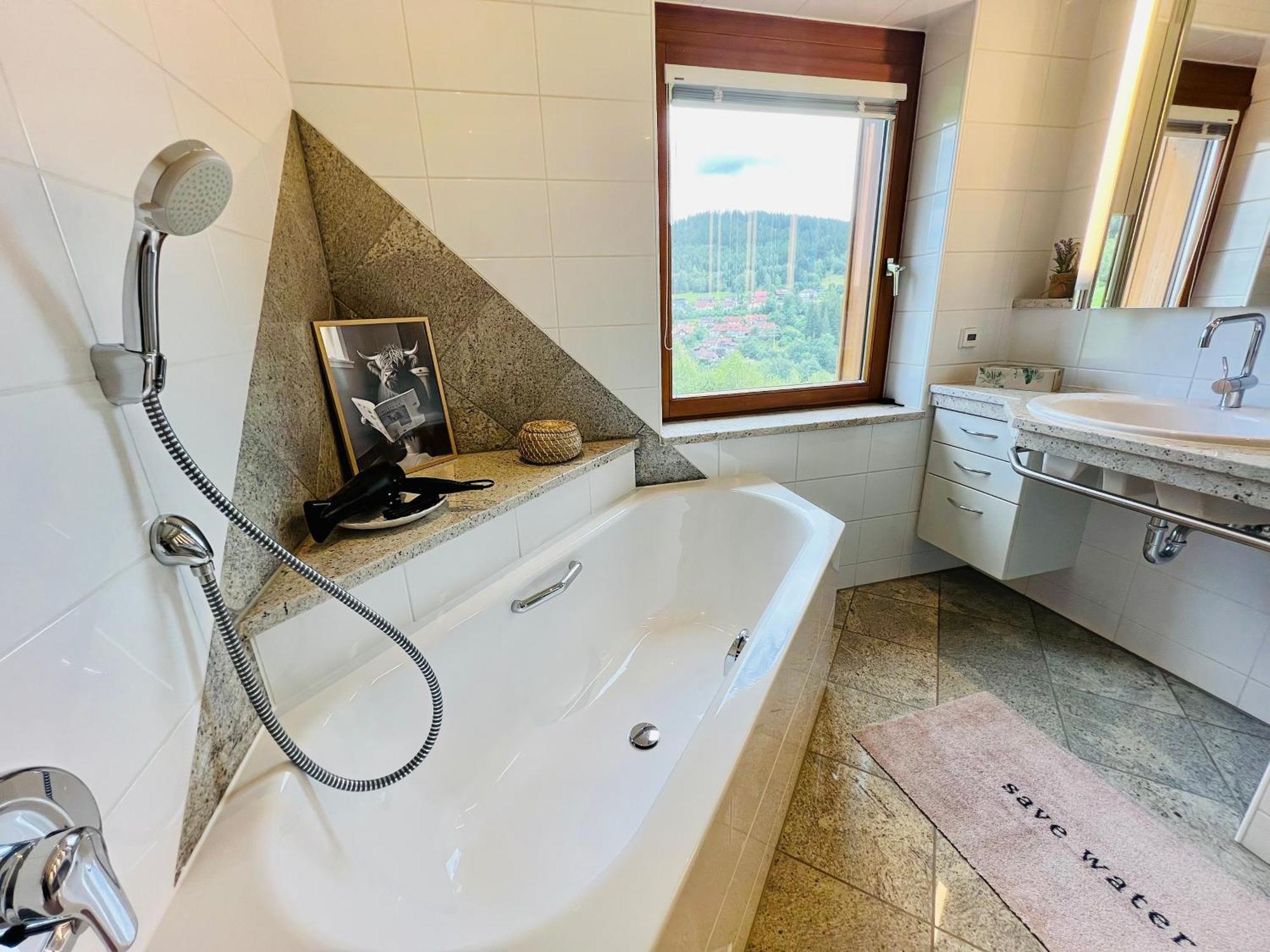 Apartamento Panoramablick Mit Privatparkplatz, 2 Balkone Und 1,5 Baeder Titisee-Neustadt Exterior foto