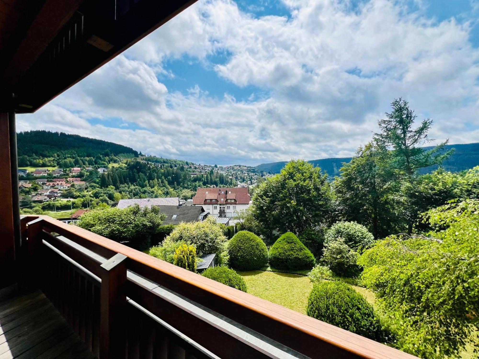 Apartamento Panoramablick Mit Privatparkplatz, 2 Balkone Und 1,5 Baeder Titisee-Neustadt Exterior foto
