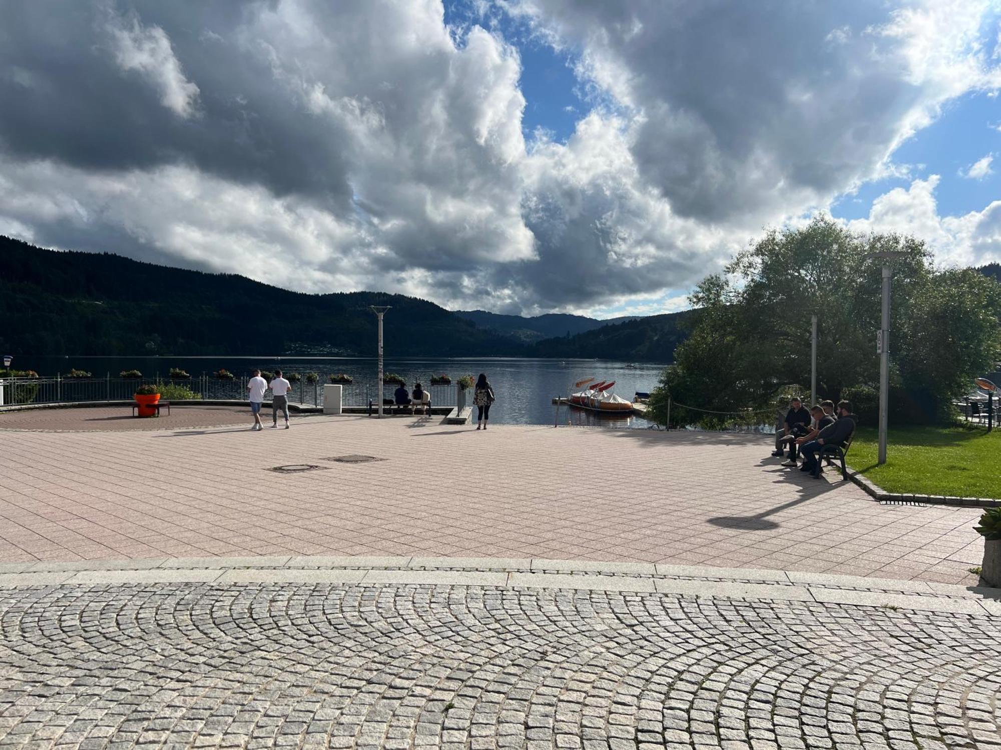 Apartamento Panoramablick Mit Privatparkplatz, 2 Balkone Und 1,5 Baeder Titisee-Neustadt Exterior foto