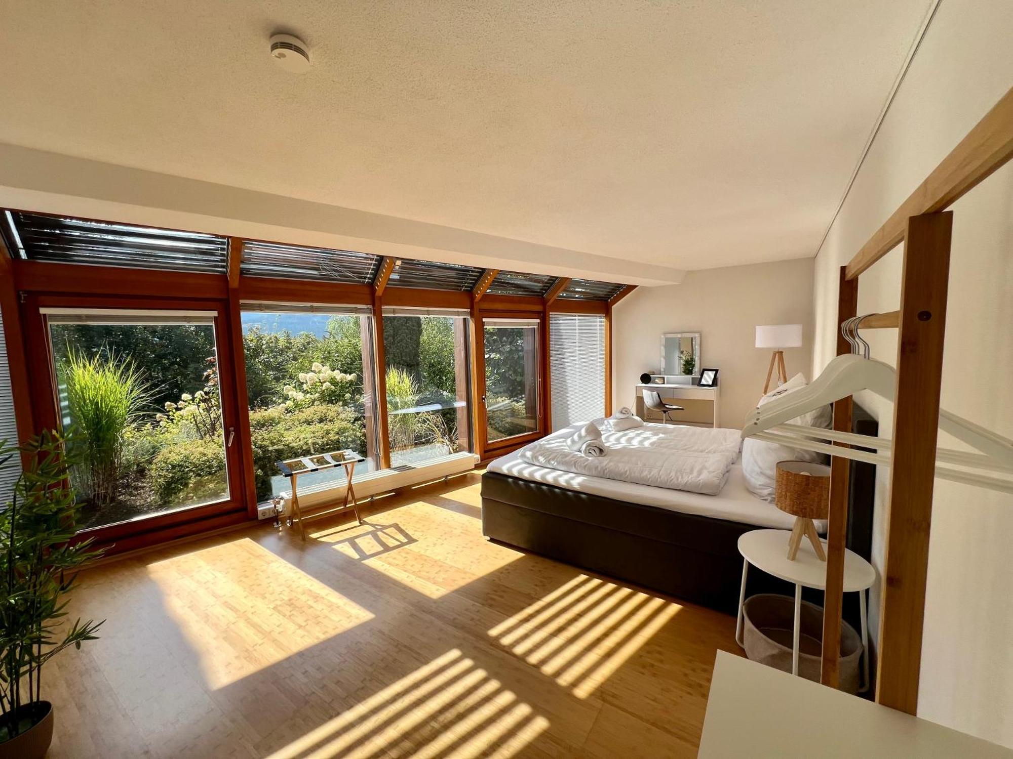 Apartamento Panoramablick Mit Privatparkplatz, 2 Balkone Und 1,5 Baeder Titisee-Neustadt Exterior foto