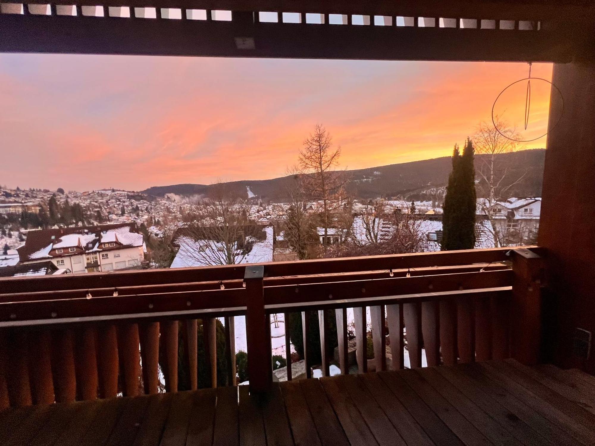 Apartamento Panoramablick Mit Privatparkplatz, 2 Balkone Und 1,5 Baeder Titisee-Neustadt Exterior foto